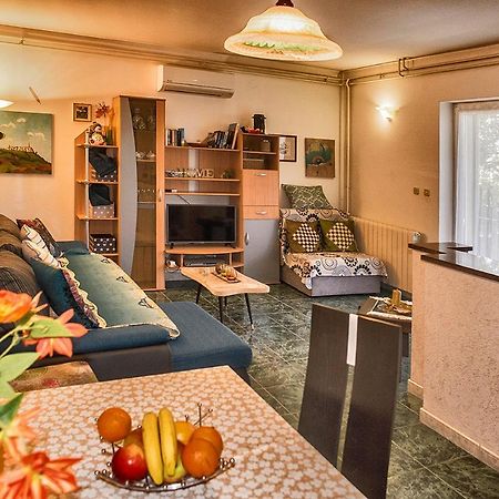 Apartment Lori Fažana Eksteriør billede