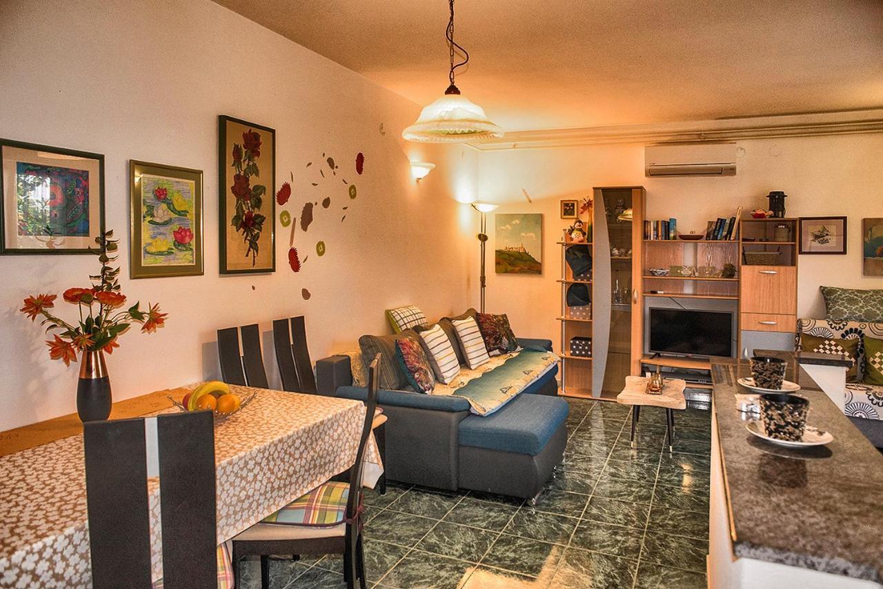 Apartment Lori Fažana Eksteriør billede