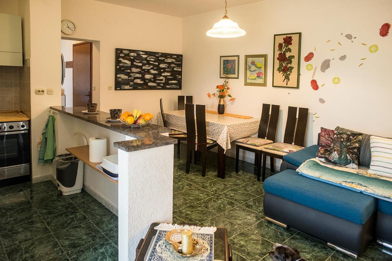 Apartment Lori Fažana Eksteriør billede