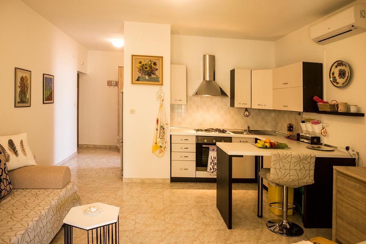 Apartment Lori Fažana Eksteriør billede