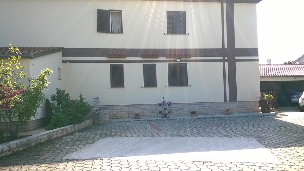 Apartment Lori Fažana Eksteriør billede
