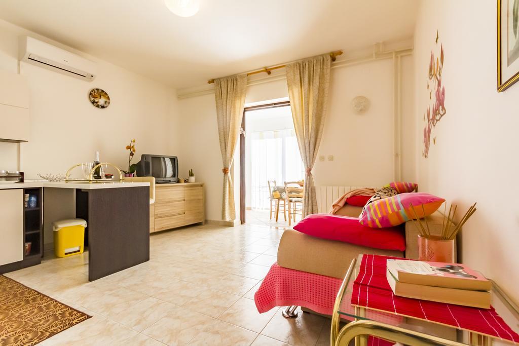 Apartment Lori Fažana Eksteriør billede
