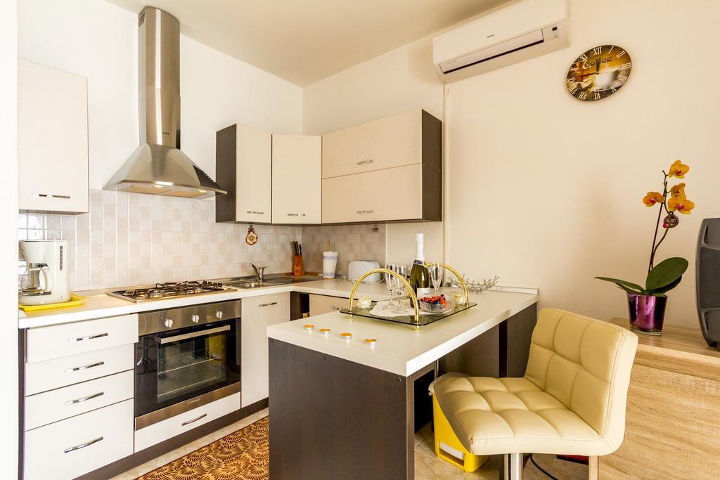 Apartment Lori Fažana Eksteriør billede