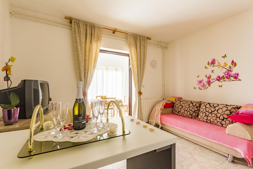 Apartment Lori Fažana Eksteriør billede