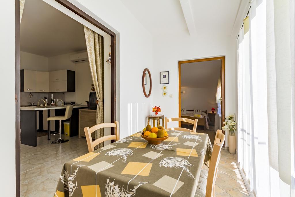 Apartment Lori Fažana Eksteriør billede