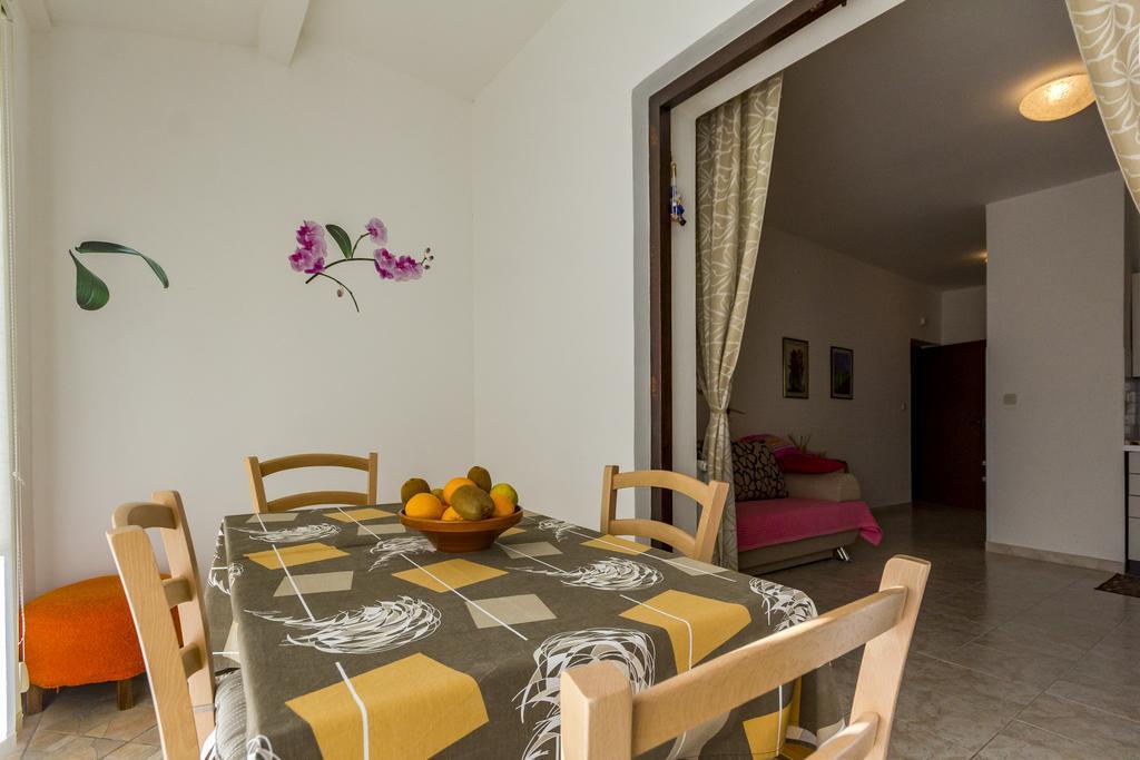 Apartment Lori Fažana Eksteriør billede