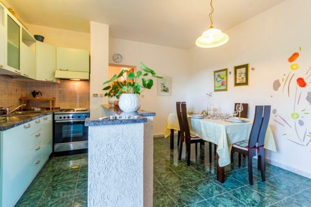 Apartment Lori Fažana Eksteriør billede