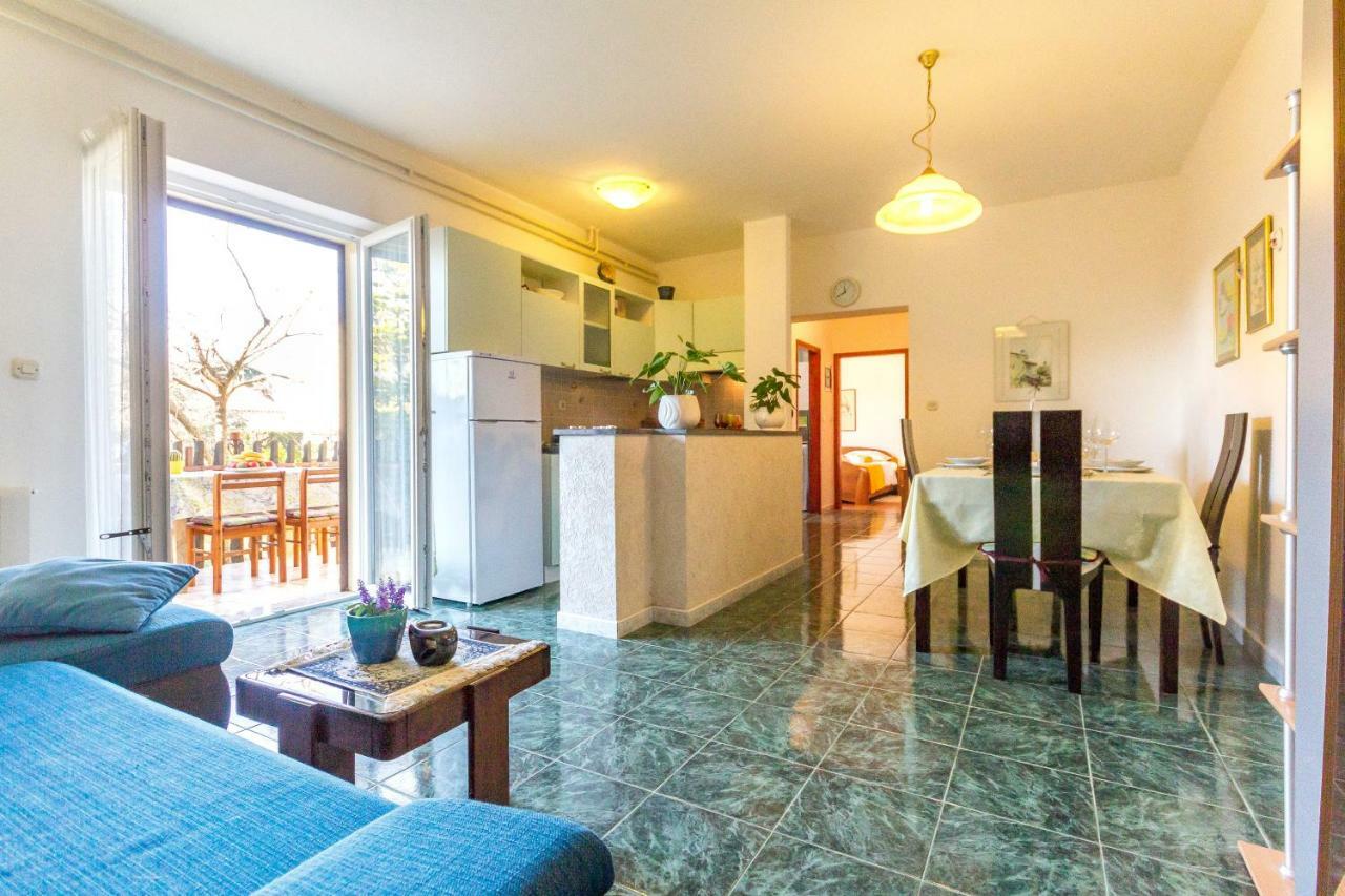 Apartment Lori Fažana Eksteriør billede
