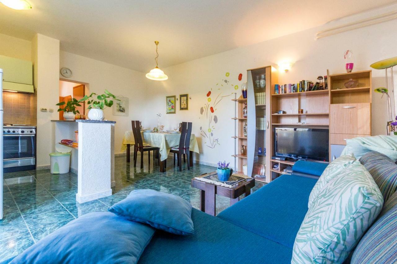 Apartment Lori Fažana Eksteriør billede